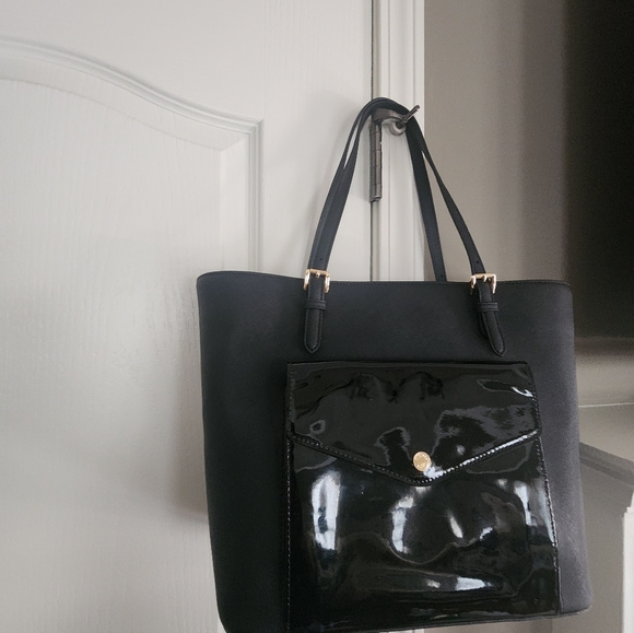 Michael Kors Jet Set Item Multifunction Black  patent Leather Pocket Tote Bag - Picture 3 of 14
